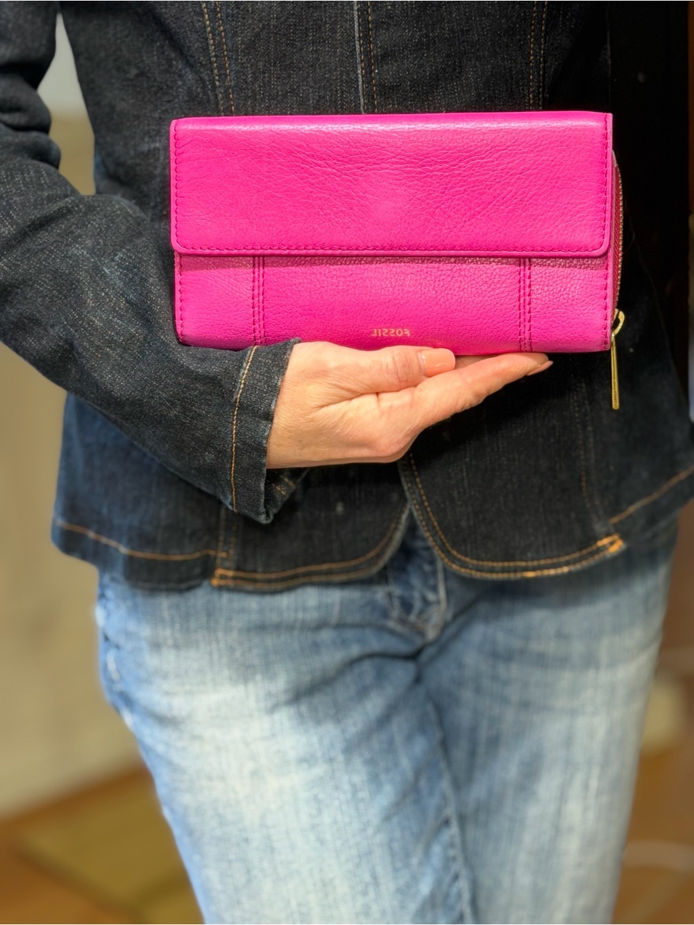 Fossil Barbiecore Pink Leather Flap Zip Wallet 2010s (GUC)